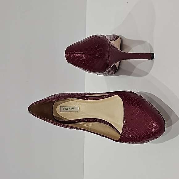 Cole Haan Vandam Pumps Burgundy Sneak Skin Emboss Size 7.5 round toe - Picture 13 of 14
